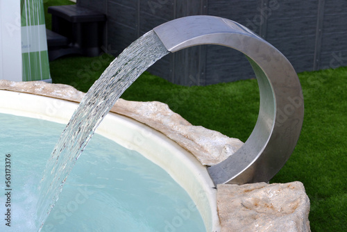 Fontana per vasca da giardino  photo