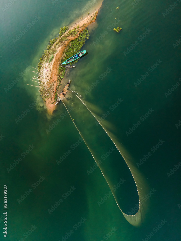 Obraz premium Traditional fishing on the a lake