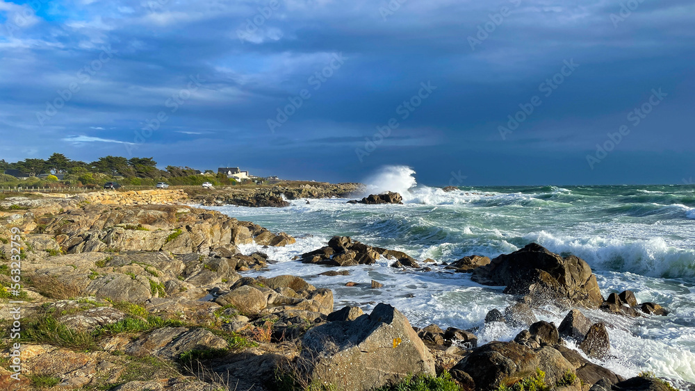 Obraz premium Waves on the beach at Le Croisic, France 
