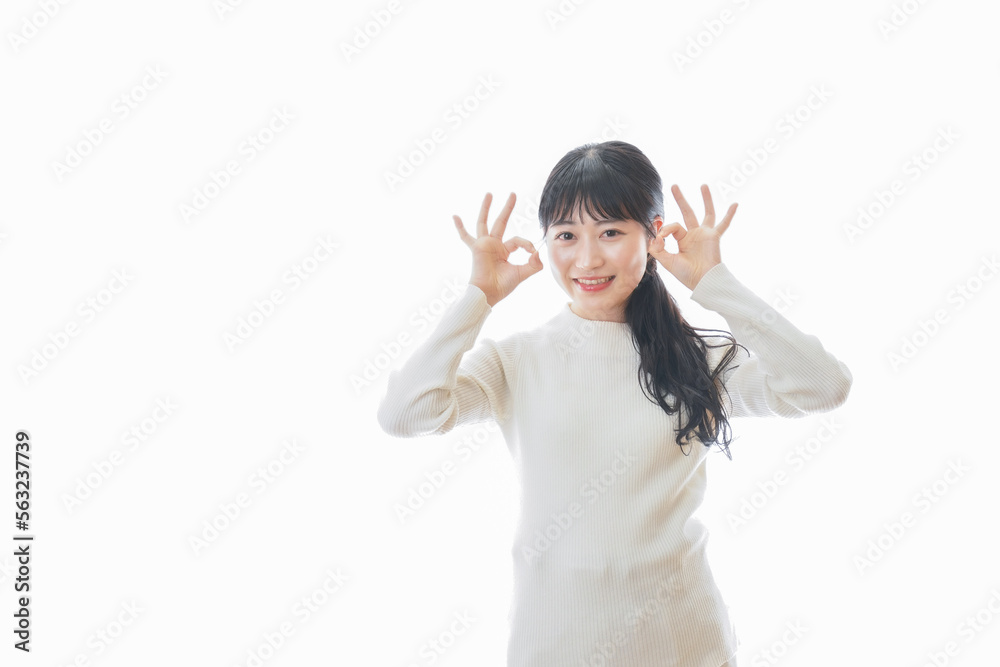 OKサインをする若い女性 OKサインをする若い女性