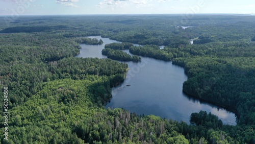 survol des lacs suédois dans la région de Dalécarlie, Scandinavie photo