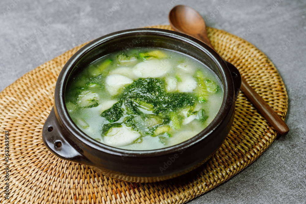 Tteokguk, Korean Seaweed fulvescens Sliced Rice Cake Soup Ovalshaped