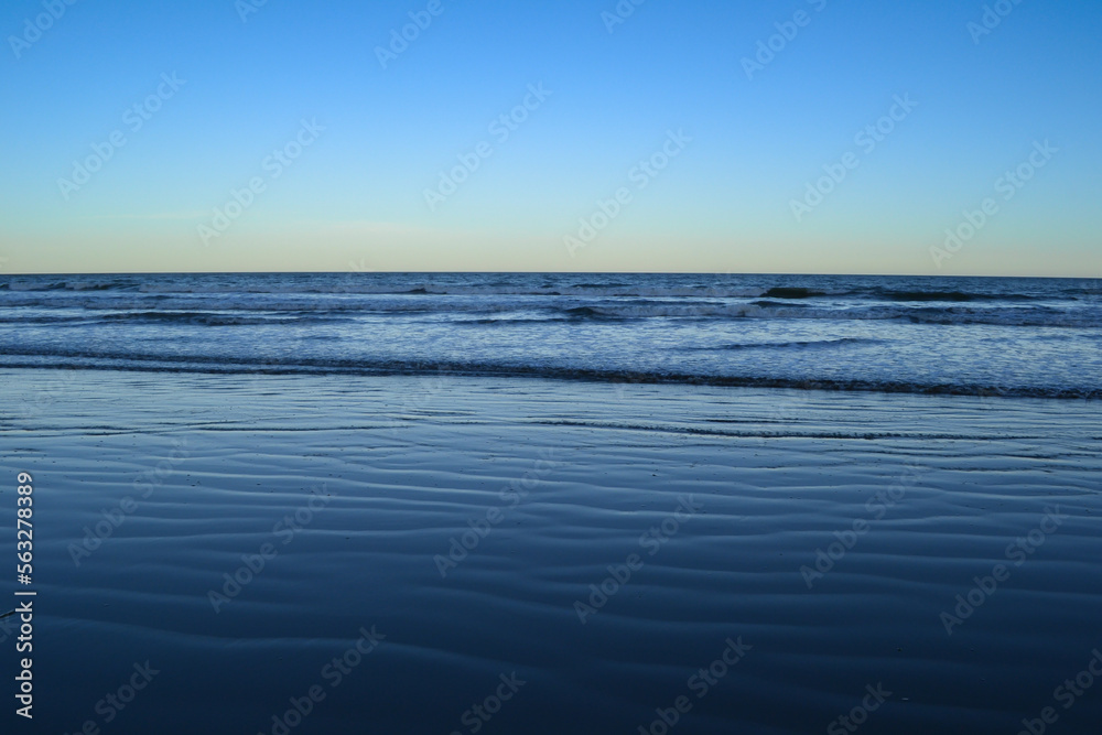 Obraz premium playa con marea baja