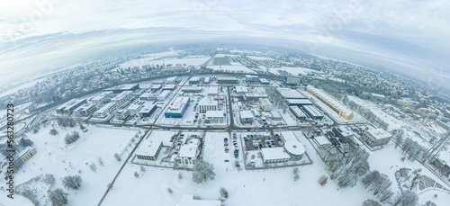 Ausblick auf das verschneite Sheridan-Areal im Westen Augsburgs an der B 17