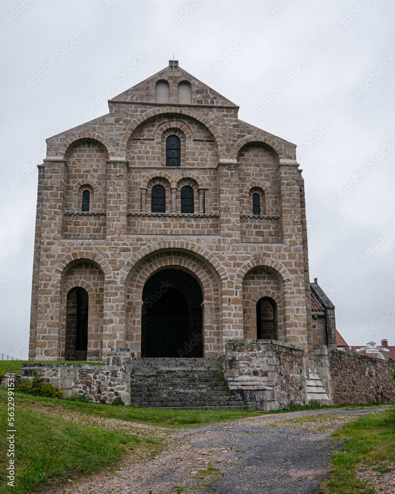 Eglise Notre-Dame de Châtel-Montagne dans la Montagne Bourbonnaise 
