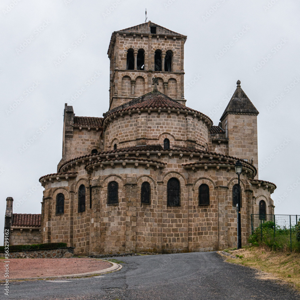Eglise Notre-Dame de Châtel-Montagne dans la Montagne Bourbonnaise 