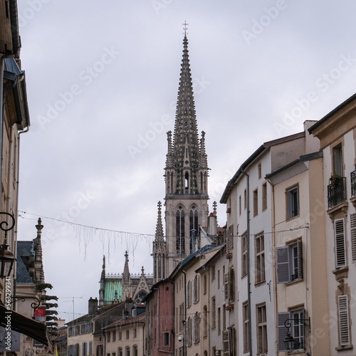 Basilique Saint-Epvre de Nancy vue depuis la Grande Rue 