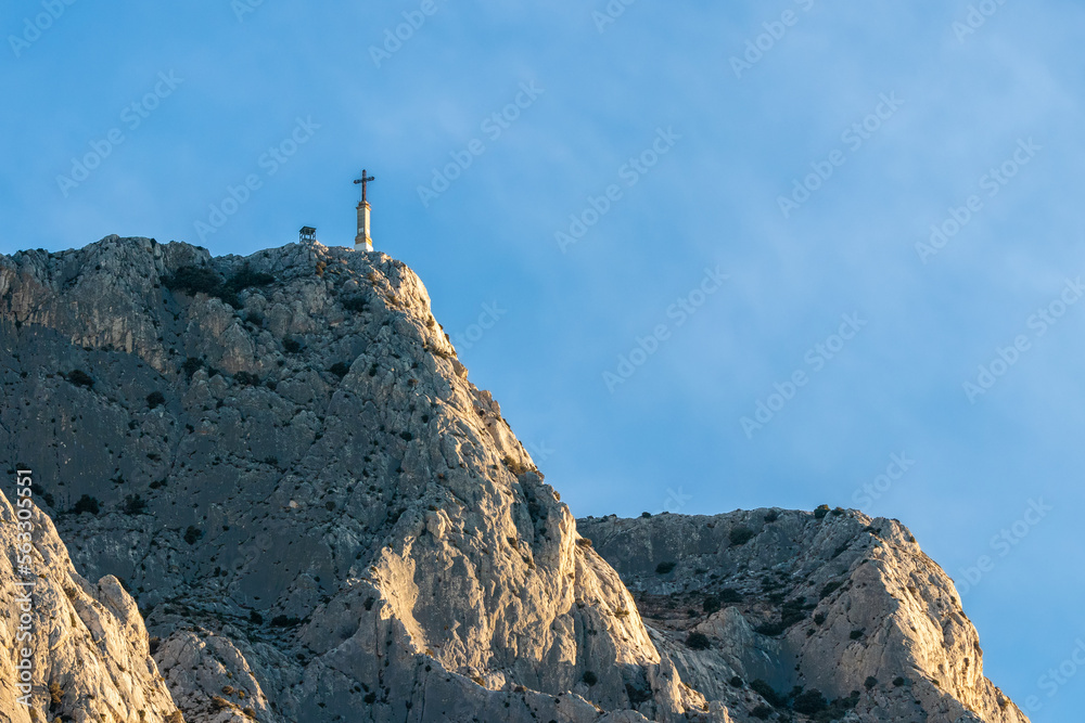 Fototapeta premium the Sainte Victoire mountain photographed on a winter morning