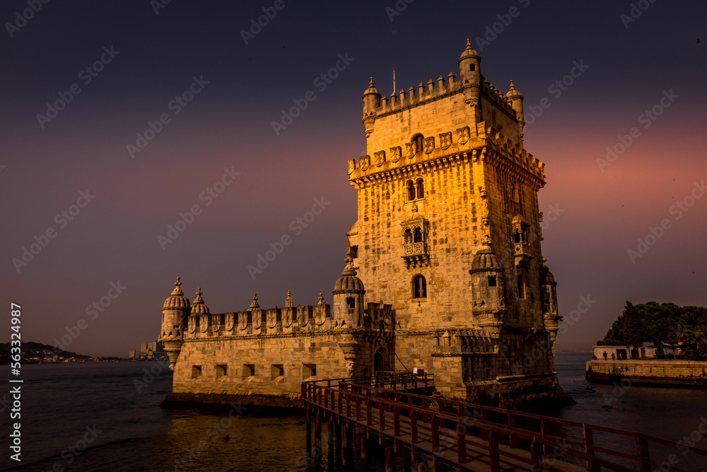 Lisabona - city castle at night