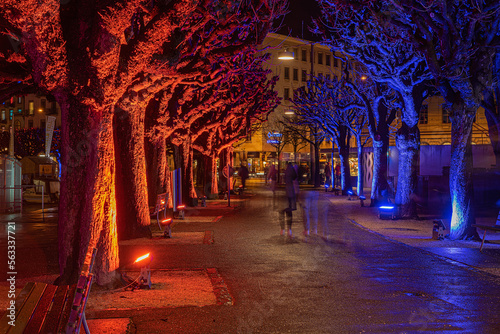 Lichtinstallation an Seepromenade in Luzern, Schweiz