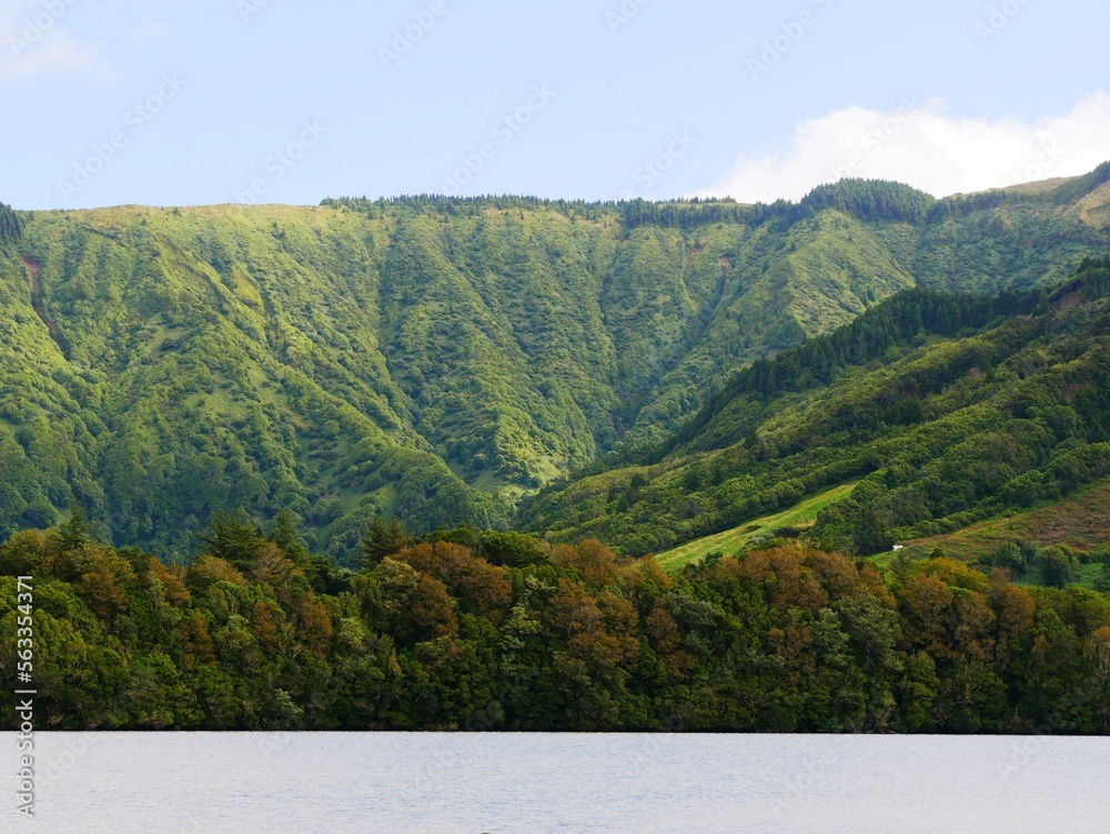 Obraz premium Caldeira du lac bleu site de Sete Cidades sur l'île de Sao Miguel Archipel des Açores, Portugal. Europe