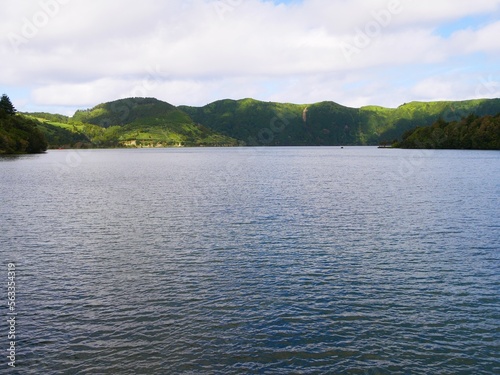 Lac bleu du site de Sete Cidades sur l'île de Sao Miguel Archipel des Açores, Portugal. Europe