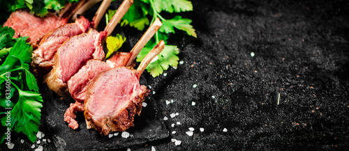 Rack of grilled lamb with parsley. 