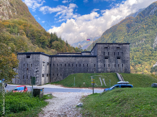 Foto Historic fort Kluze and surrounding defense systems in the Soca valley