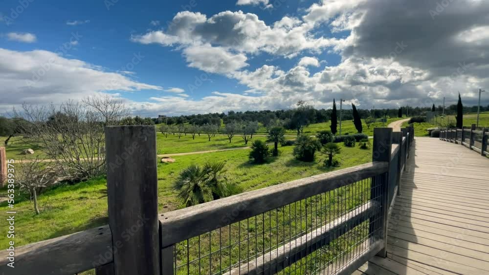 Puente de madera hasta las nubes Puente de madera hasta las nubes