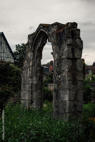 Arche de l'ancienne cathédrale de Senlins photo