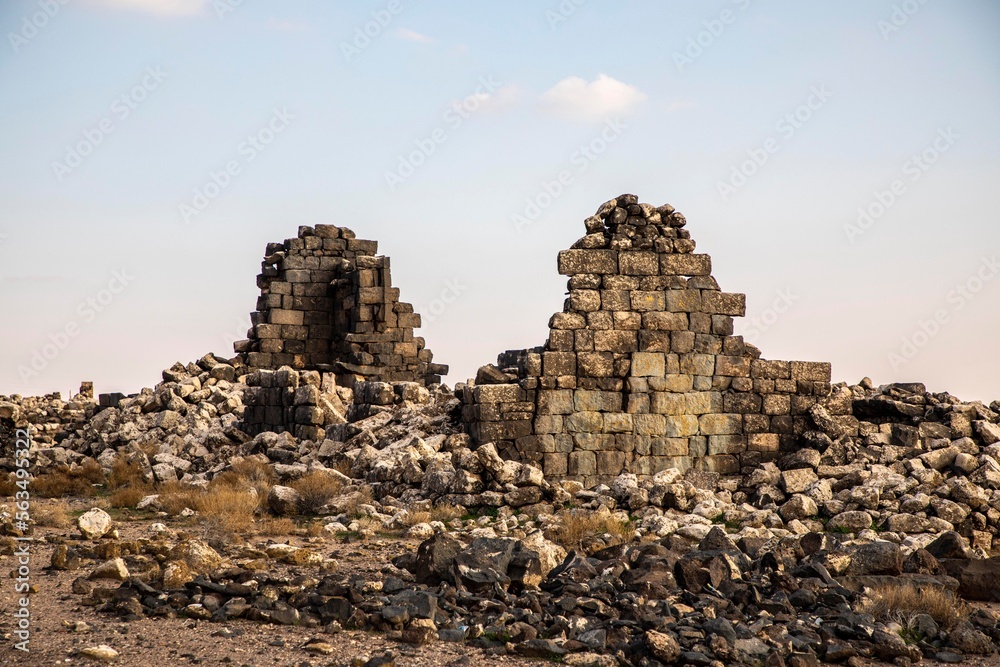 قلعة وحصون وآثار مدينة ام الجمال التاريخية - الاردن
Castle, forts and monuments of Umm al-Jimal historical city- Jordan