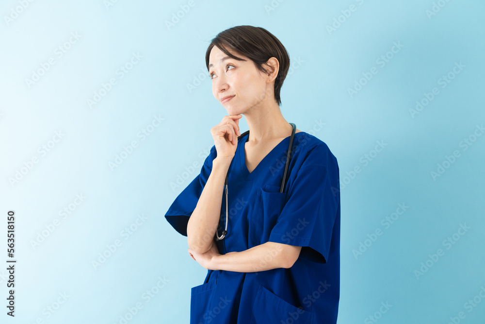 スクラブを着ている若い女性 医療イメージ スクラブを着ている若い女性 医療イメージ