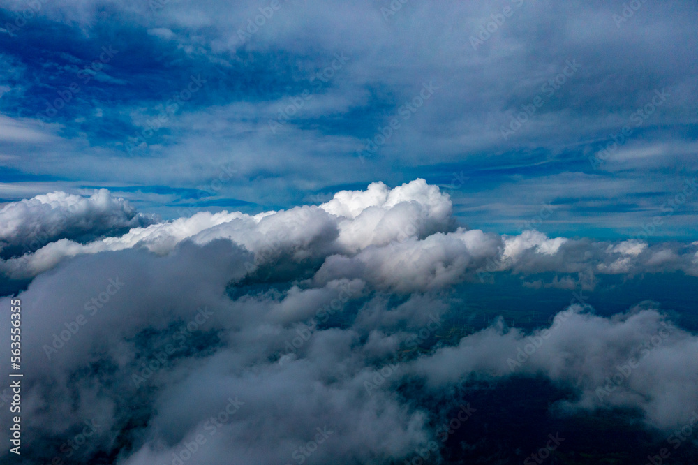 Wolken aus der Luft gefilmt