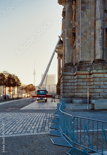 Cleaner worker using a cherry picker to clean the windows of the Reichstag building in Berlin, Germany © Jarama