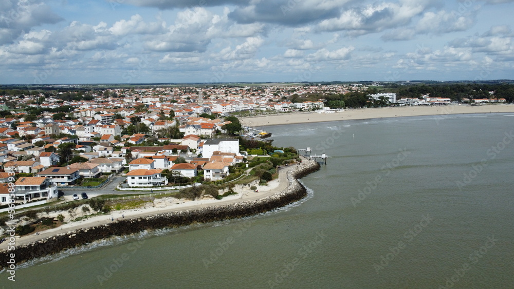 Photographie aérienne d'une côte en Charente-Maritime, France