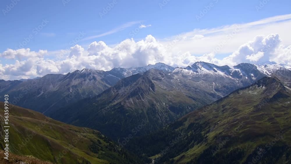 Panorama am Weißeck mit Blick auf Ankogel-Gruppe und Hohe Tauern, Lungau, Salzburg
Panorama am Weißeck mit Blick auf Ankogel-Gruppe und Hohe Tauern, Lungau, Salzburg