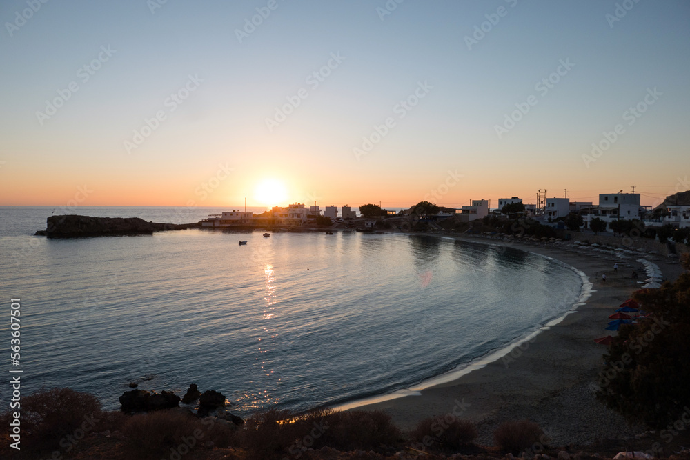 Sonnenuntergang, Abendrot über Lefkos, Karpathos, Griechenland. Strand, Bucht, Dorf, Küste.