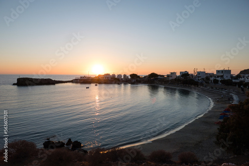 Sonnenuntergang, Abendrot über Lefkos, Karpathos, Griechenland. Strand, Bucht, Dorf, Küste.