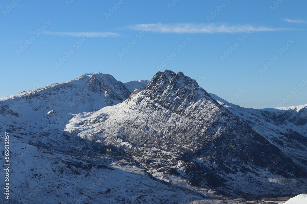Fototapeta premium Snowdonia tryfan carneddau glyderau winter wales