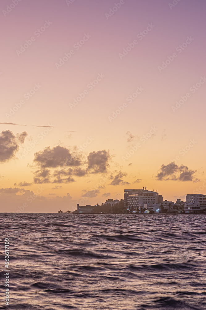 Fototapeta premium sunset in the sea in San Andres Isla