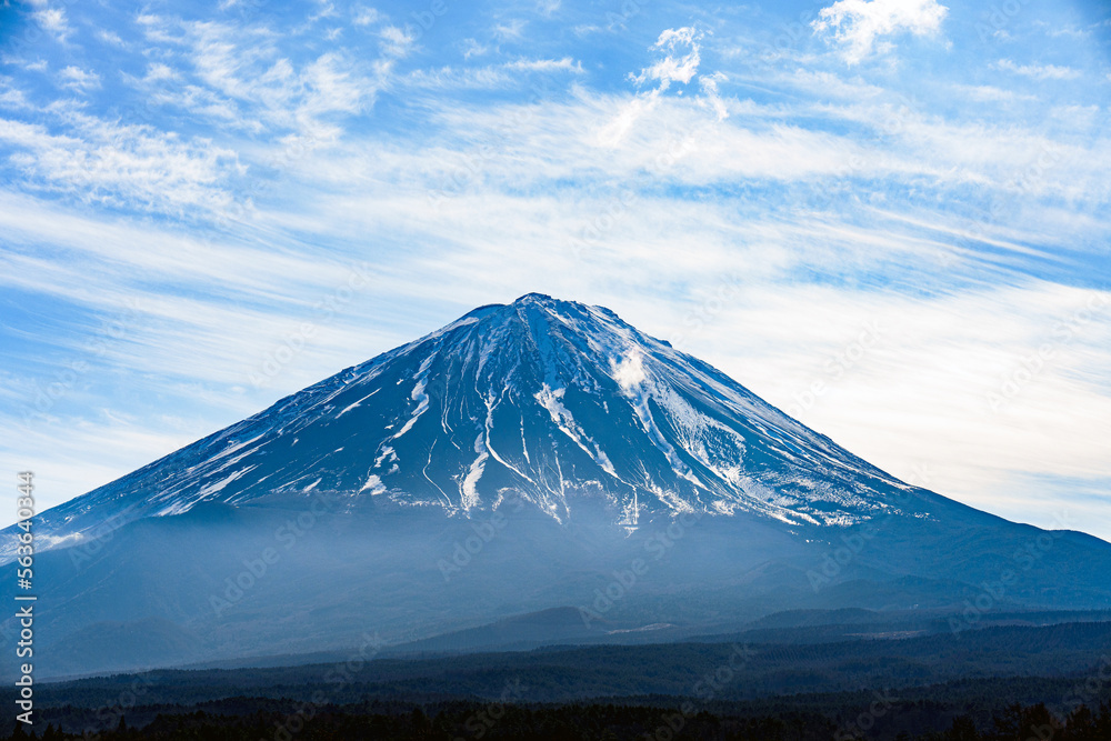 冬の富士山と雲