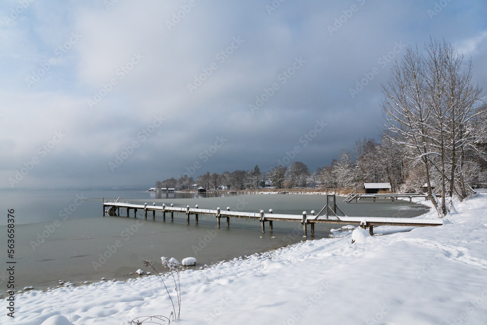 Herrsching am Ammersee im Winter mit viel Schnee