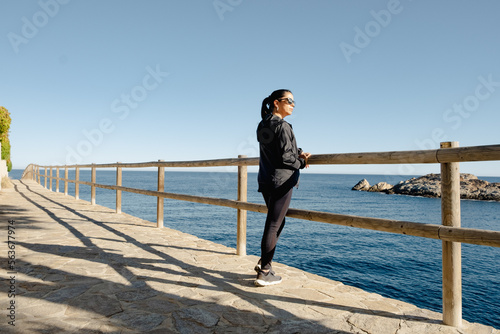 woman contemplating the sea from the viewpoint of Mediterranean © Alberto Marrupe