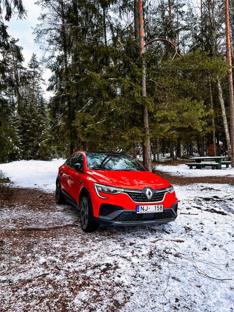 Renault Arkana RSline is a compact crossover SUV Etech hybrid car in