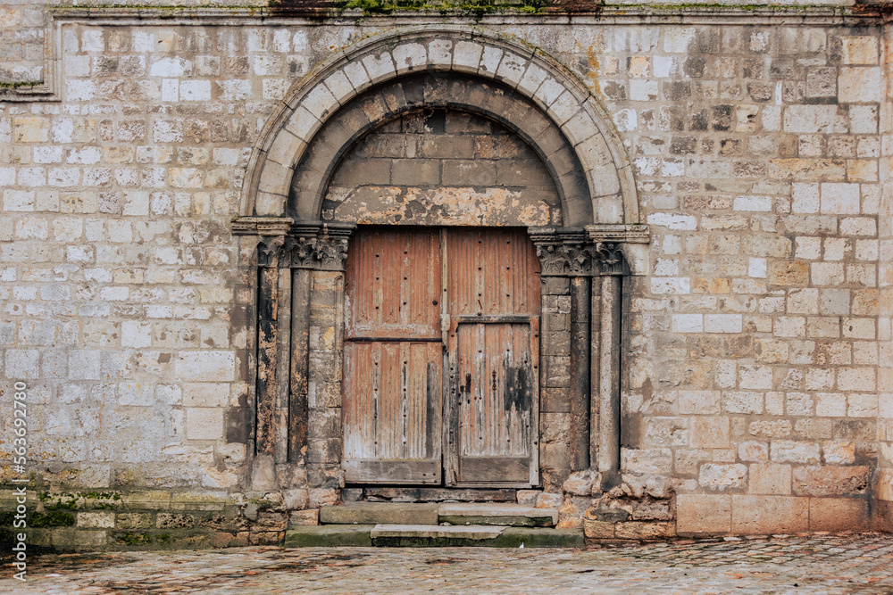 Une porte de Notre-Dame-du-Fort d'Étampes