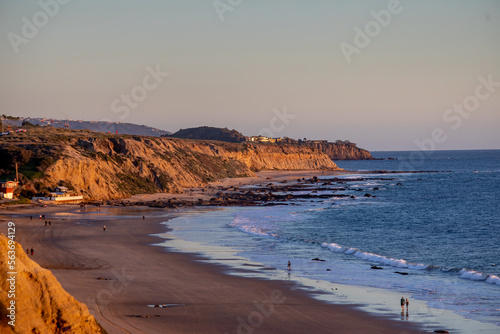 Fototapet Sunset Time View at Crystal Cove State Beach Shoreline with Ocean Waves, Newport