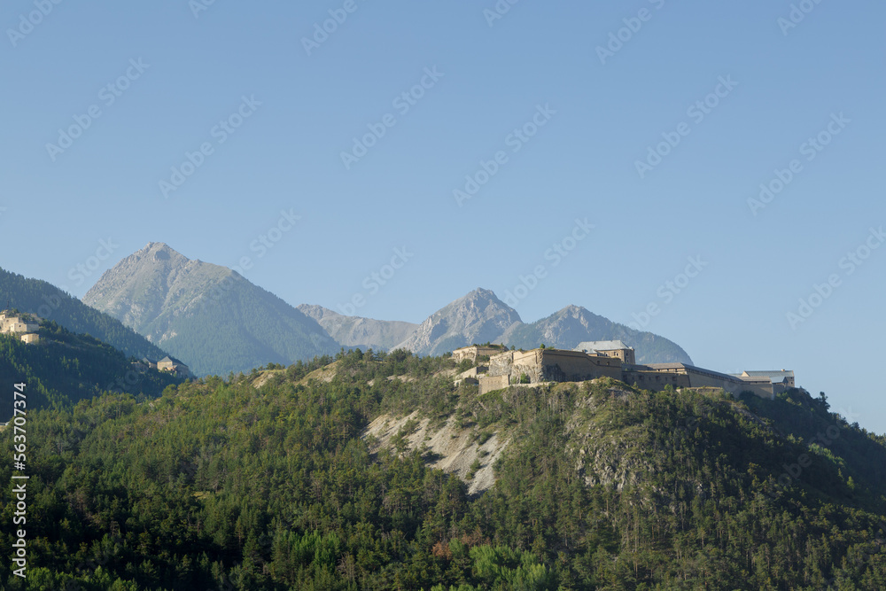 Fortification de Vauban à Briançon en été Fortification de Vauban à Briançon en été