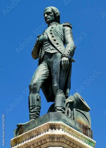 Photos La statue de Napoléon Bonaparte sur la place d’armes d’Auxonne