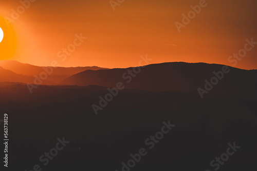Fototapeta Naklejka Na Ścianę i Meble -  Golden sun nas montanhas
