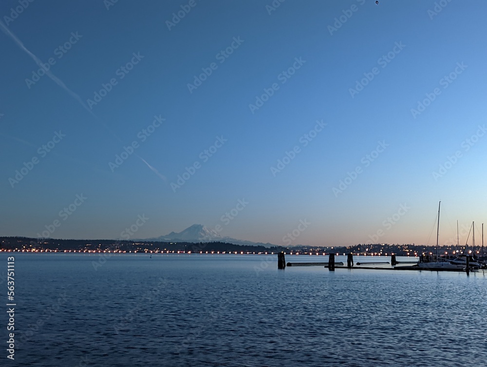 Obraz premium bridge over the lake, mountain