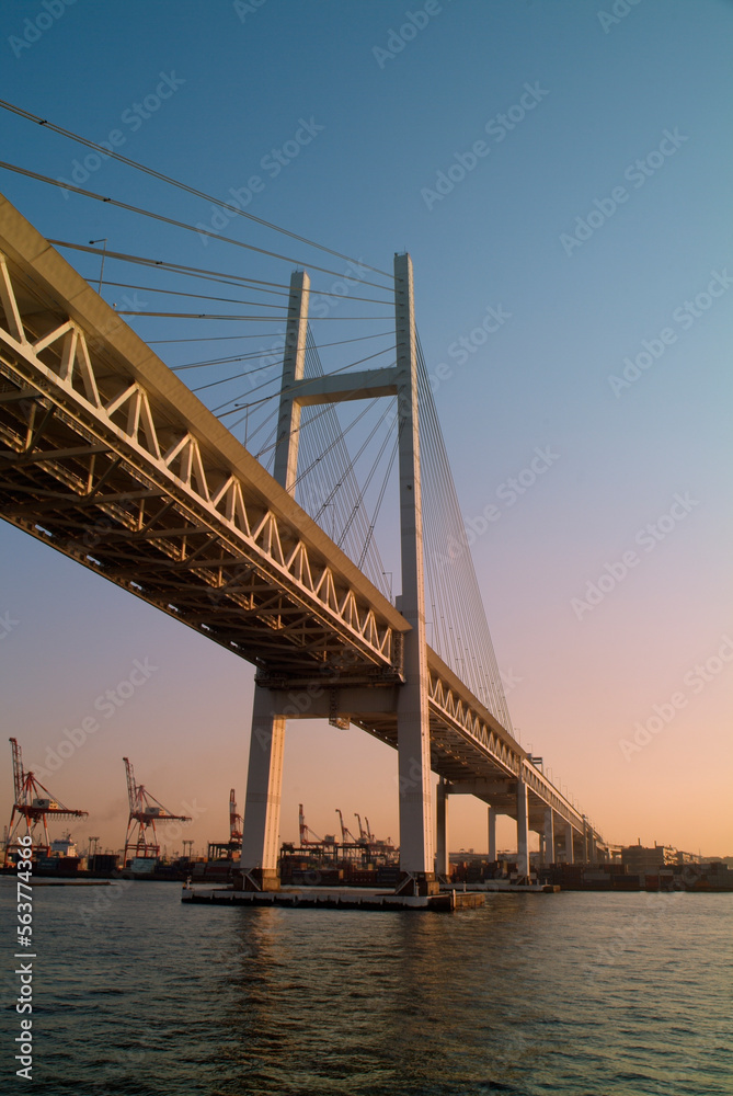 Fototapeta premium 横浜ベイブリッジ、神奈川県横浜市