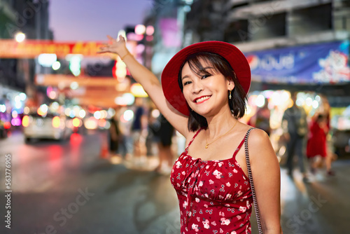Photography happy thai woman posing on street in chinatown bangkok thailand during night wea