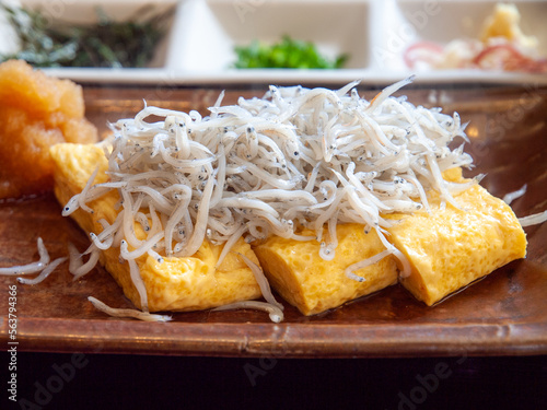 Valokuva 玉子焼きしらすのせ