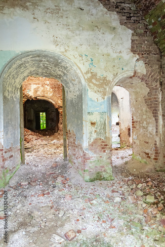 Fototapeta Naklejka Na Ścianę i Meble -  interior, ruins of an abandoned Orthodox church