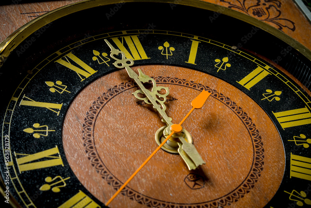 Obraz premium One minute to midnight on the new year clock.