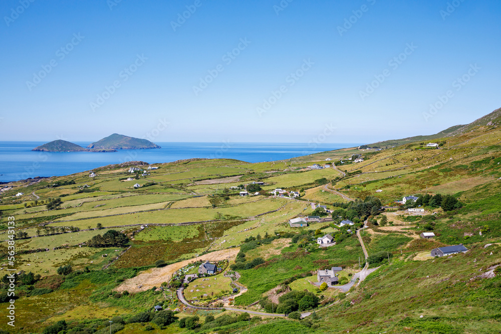Obraz premium Landscape of beach, hills and atlantic ocean of beautiful Ring of Kerry, Ireland. Travel destination for many tourists