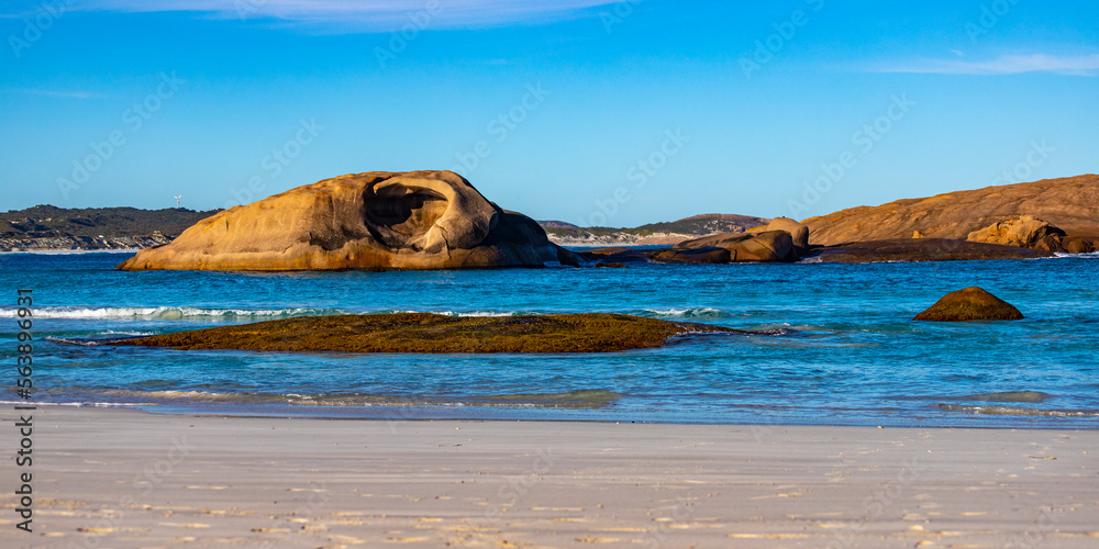 Fototapeta premium panorama of the coastline and paradise beaches in esperance, western australia; a beautiful bays with clean white sand and turquoise water