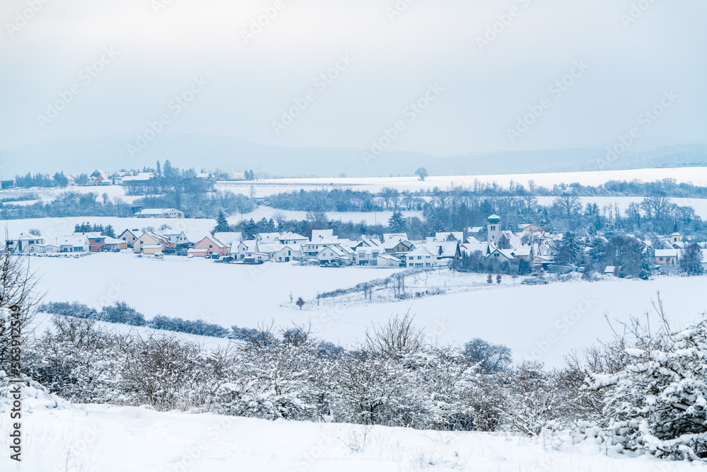 Fototapeta premium kleiner ort im winter