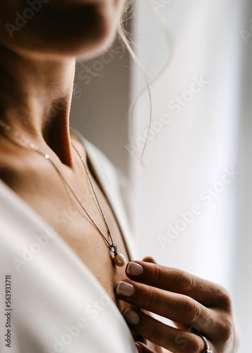Canvastavla Closeup of a woman with french manicure, wearing a pearl necklace