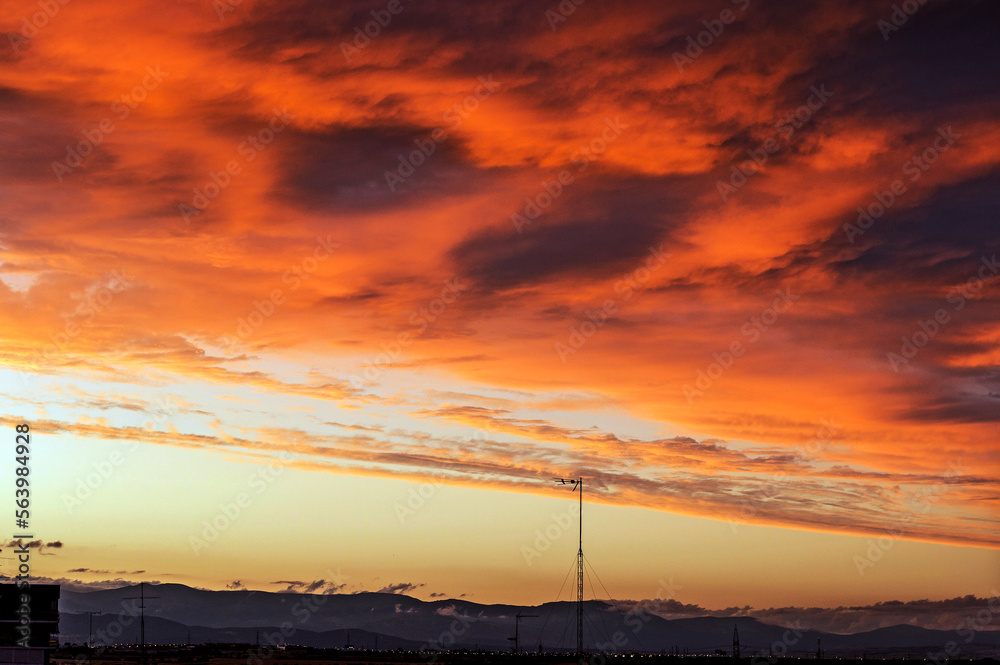 Fototapeta premium A pink and reddish sunset with clouds